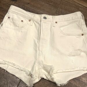 NWOT Levi Distressed High Waist Cream Distressed Denim Shorts 31